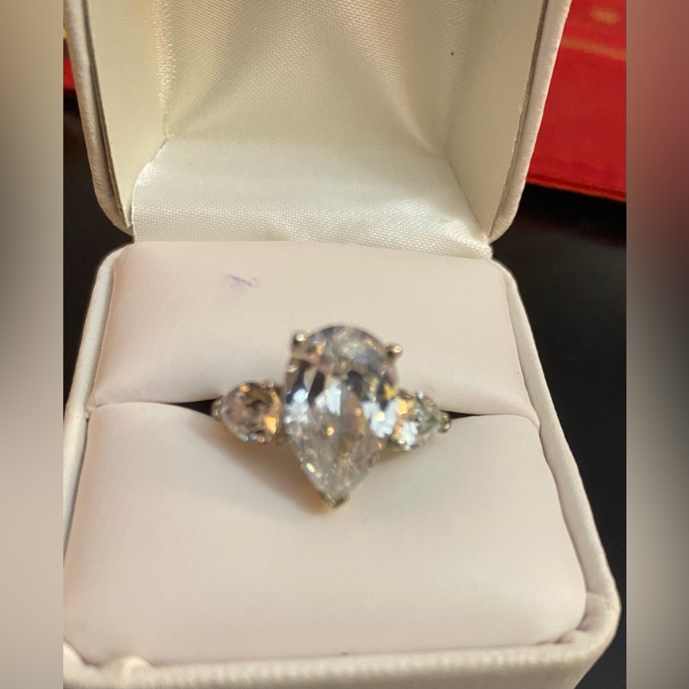 Vintage 925 Sterling Silver Cubic Zirconia ring